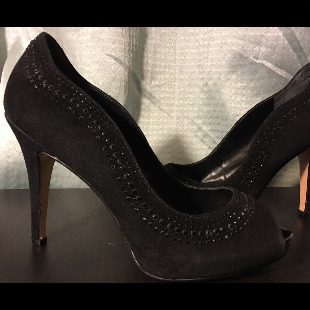 SOLD NWOT White House Black Market Heels